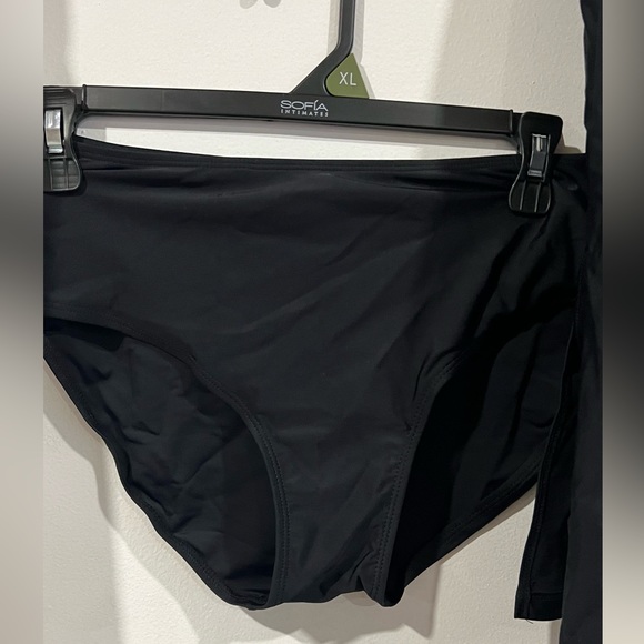 Hold Pose High Neck black Tankini & Bottom - Picture 3 of 9